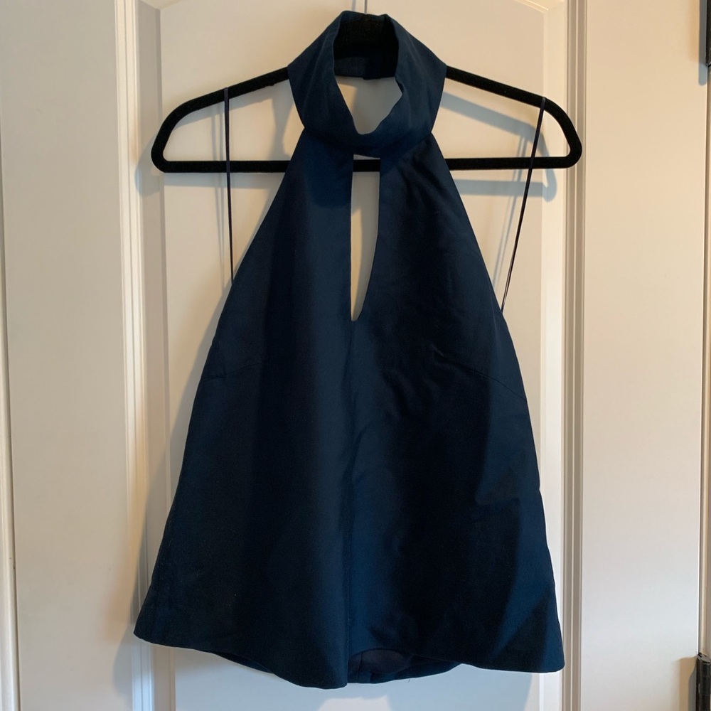 Keyhole, open back top